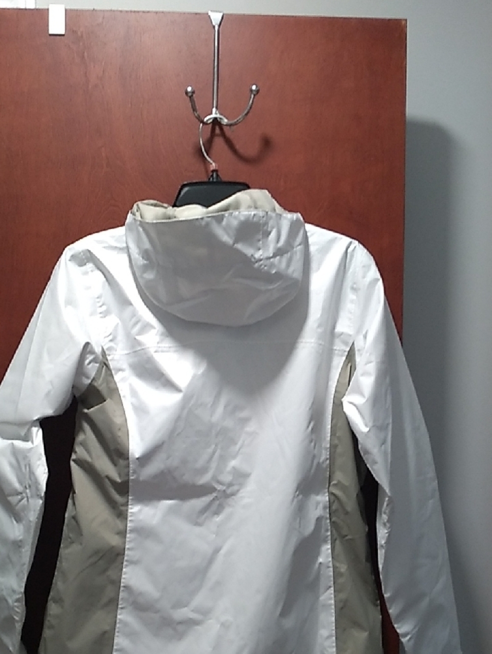 Columbia Women's White And Flint Gray Waterproof Outdoor Jacket - Picture 8 of 11